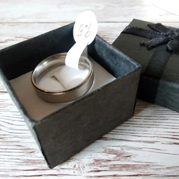 Unisex Stainless Steel Minimalist Band - Size 9.5 - Picture 5 of 5